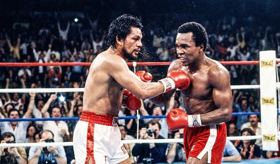 L'affrontement légendaire entre Roberto Duran et Sugar Ray Leonard à Montréal, échange de coups violent.