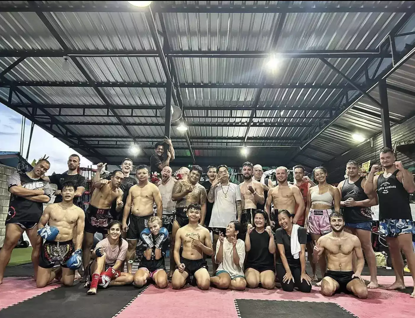 Jules Lieuron en entraînement Muay Thai à Chiang Mai — camp avec Marie Ruumet