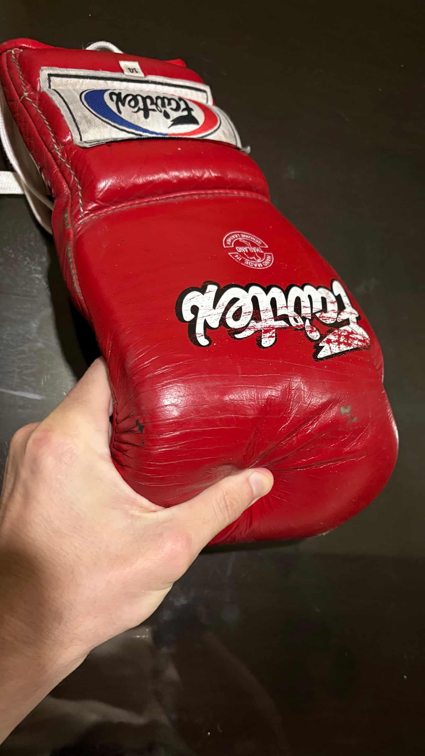 Test mousse Fairtex BGV7 après 3 ans — densité rembourrage intacte, phalange protégée