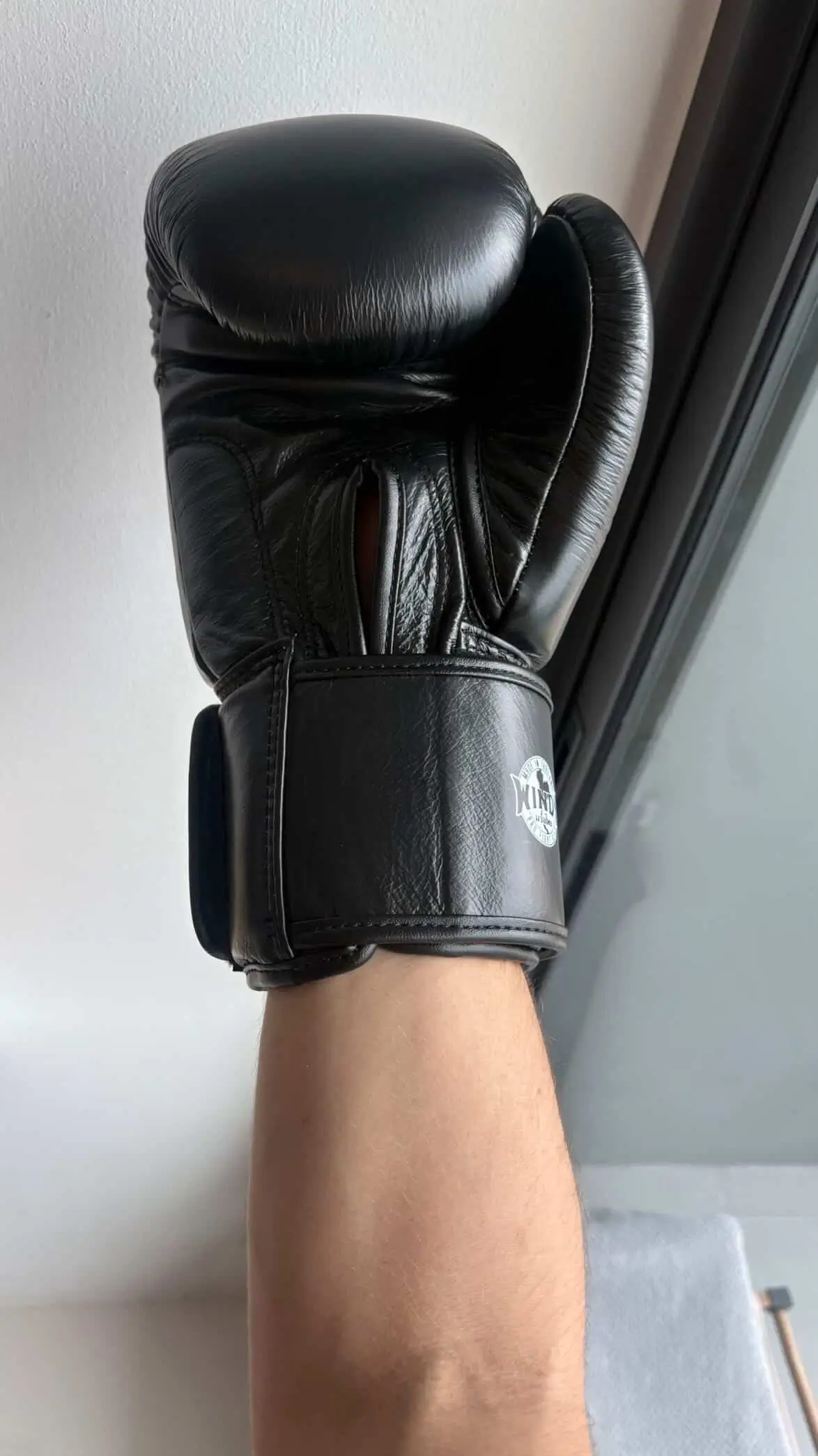 Gant Windy porté vue de l'intérieur montrant le serrage du poignet