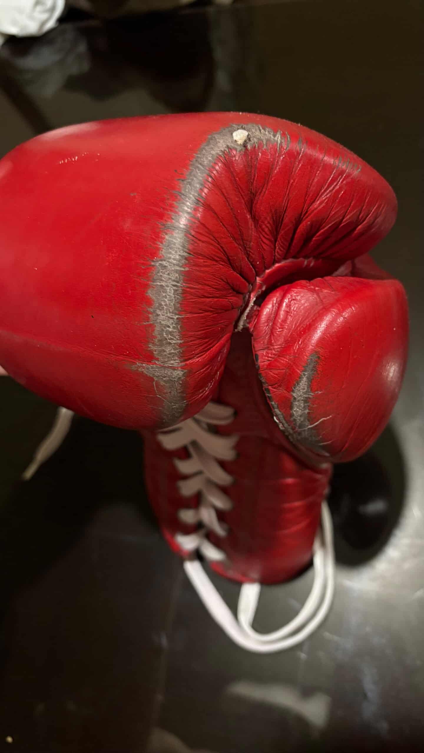 Usure cuir Fairtex BGV7 après 3 ans — zone de frappe dégradée mais structure intacte
