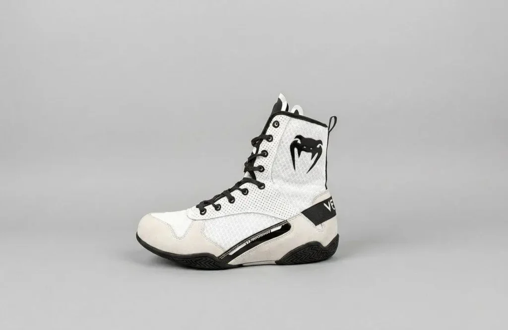 Chaussure de boxe Venum Elite blanche noire semelle légère grip ring entraînement