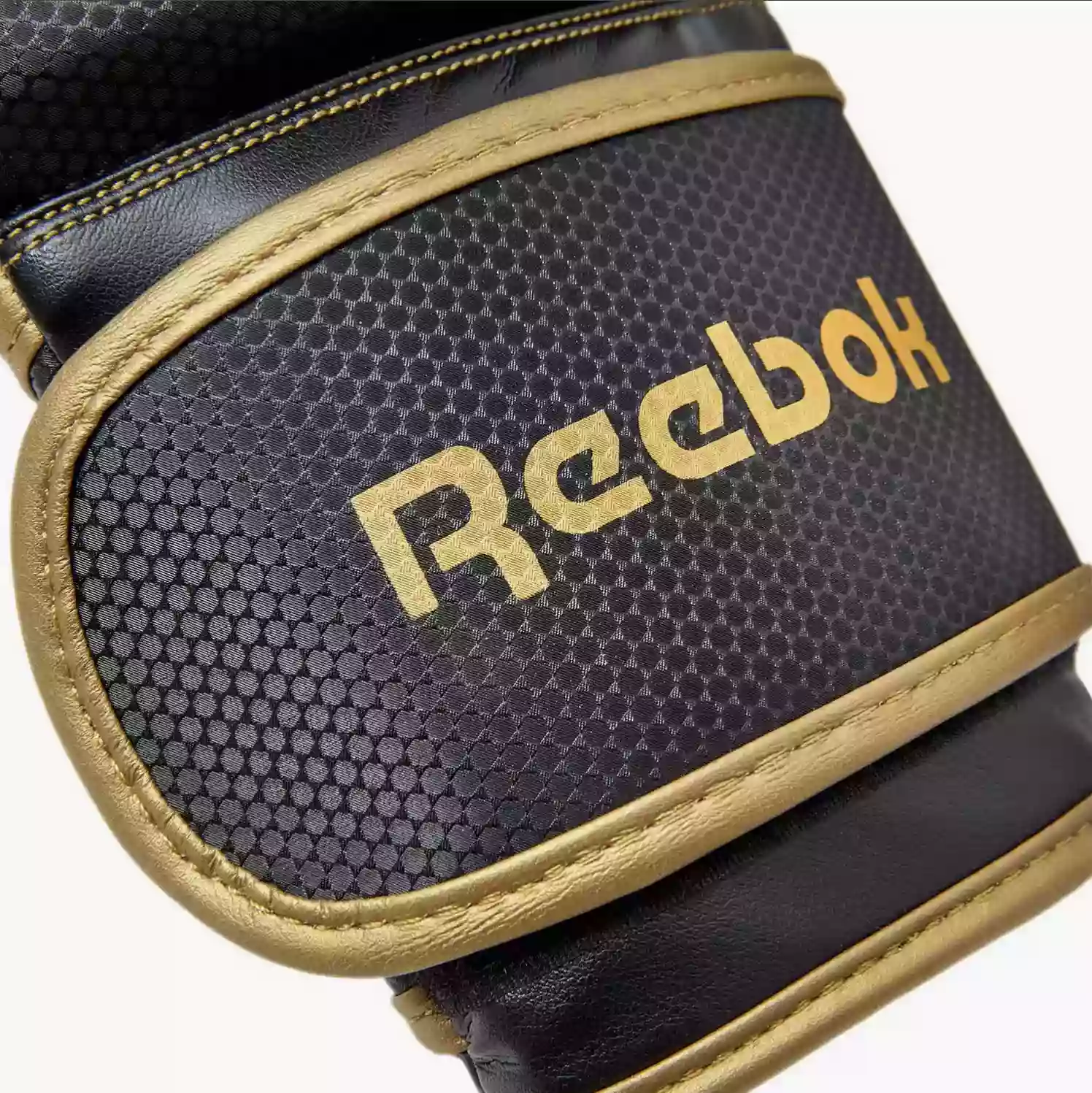 Gants Reebok fermeture velcro poignet — kit boxe débutant Decathlon