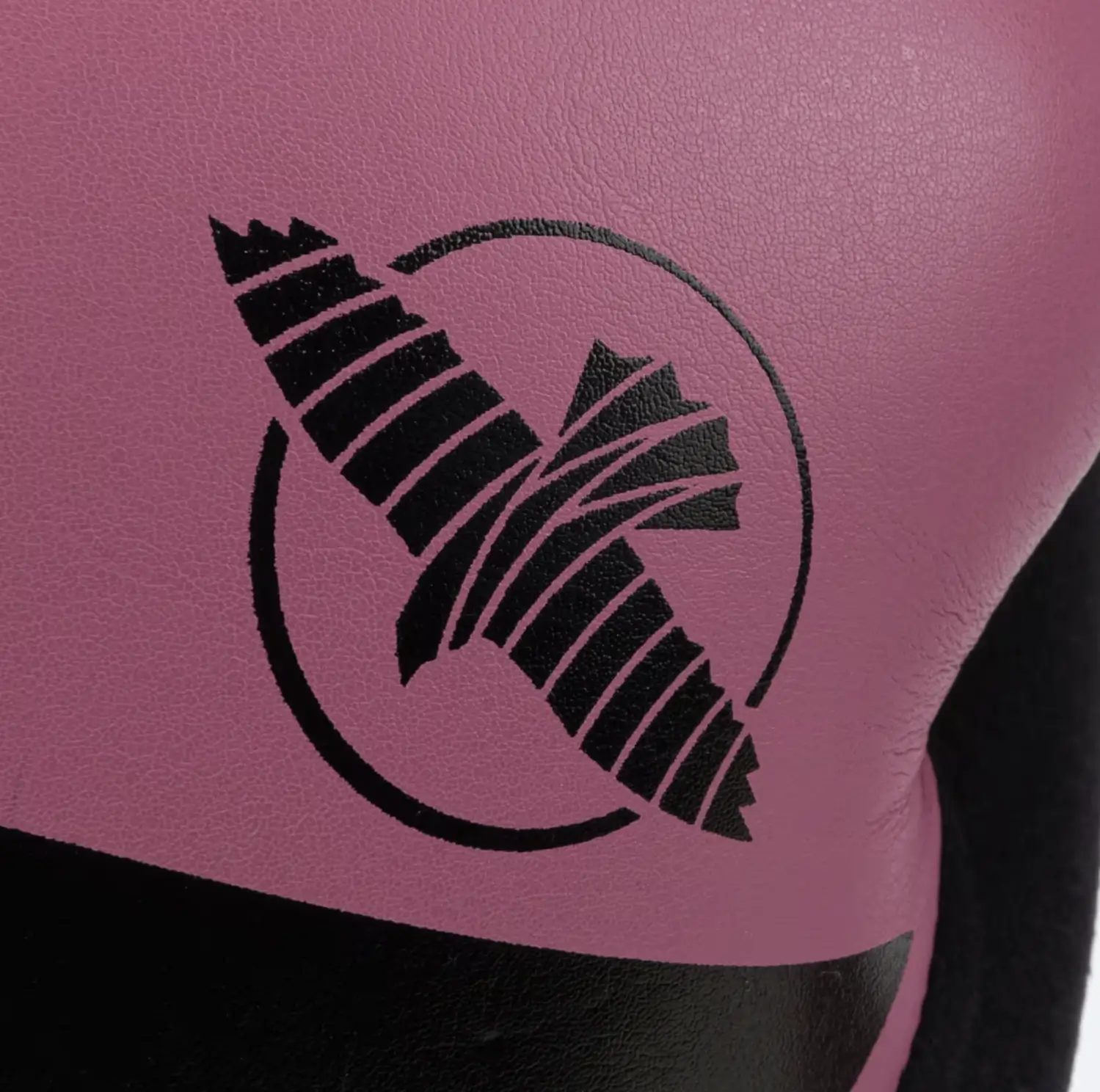 Zoom logo faucon Hayabusa gant S4 rose détail finition
