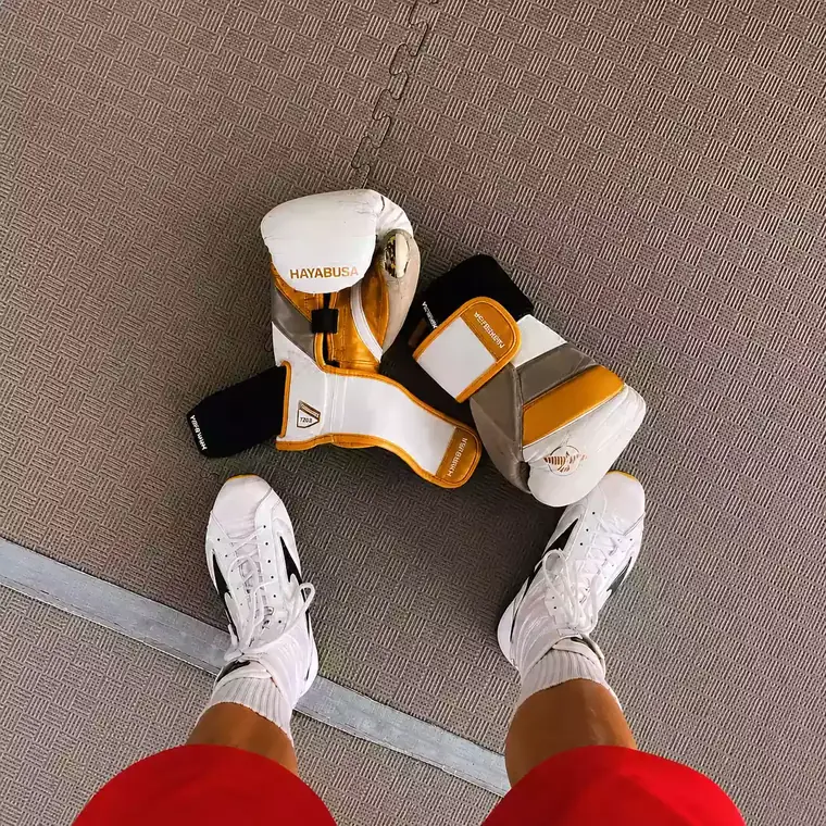 Test terrain gants Hayabusa T3 blanc or