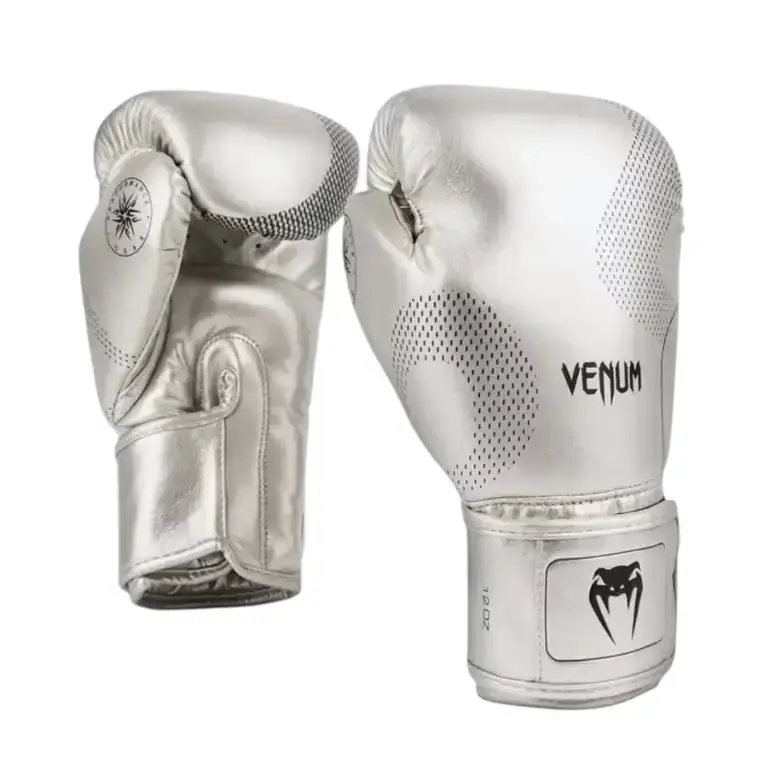 Paire de gants de boxe Venum Nexus argent et noir, dos de la main et paume